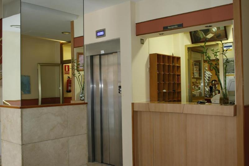 Hostal Liste Station A Coruna Exterior photo