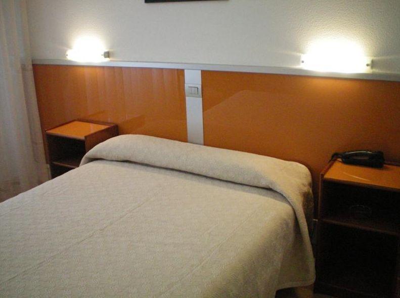 Hostal Liste Station A Coruna Room photo